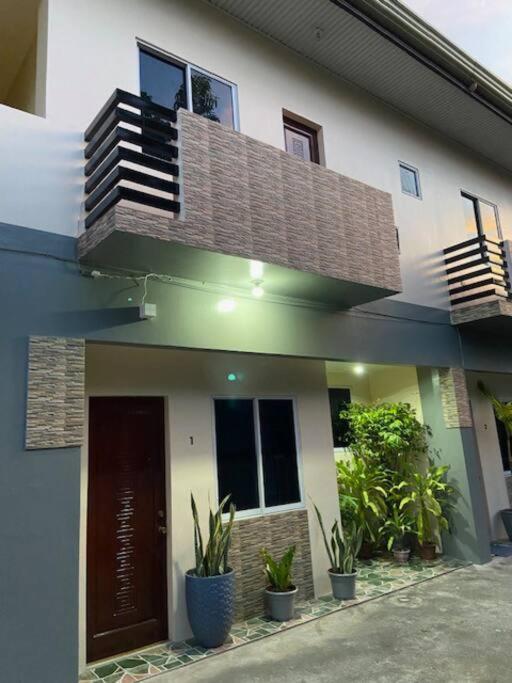 Estilo Apartment 2-Storey Clarin  Kültér fotó